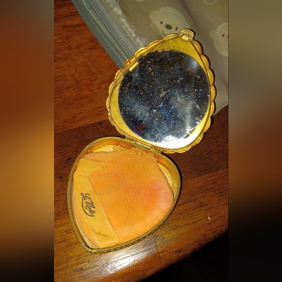 Vintage La Mode heart shaped bright pink blush makeup compact - Picture 4 of 6